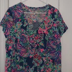 Lilly Pultizer XL v neck t shirt
